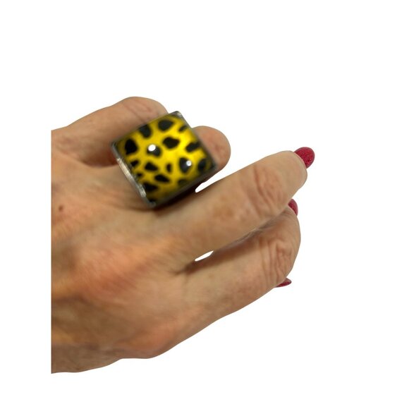 Women’s Vintage Fashion Ring Yellow Cheetah 5 Square Lucite Chunky Statement - Picture 4 of 16